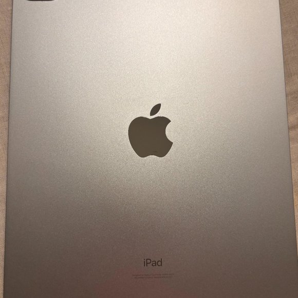 128GB Apple iPad Pro 11" (3rd) +Apple Pencil+Magic Keyboard + Pitaki MagEZ Folio - Picture 4 of 11